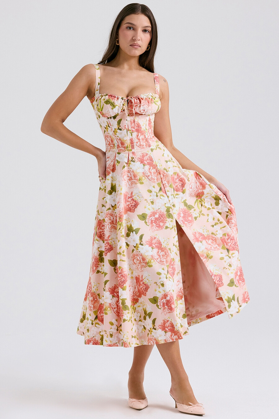 sommerkleid aus baumwolle mit rosa pfingstrosenmuster und bustier-design