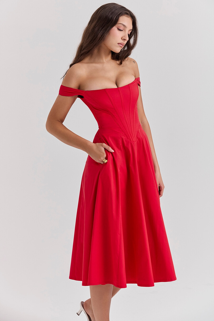 scharlachrotes midi-sommerkleid