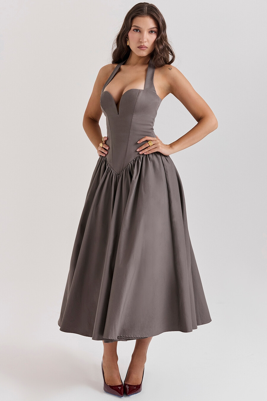 rauchfarbenes halter-midikleid