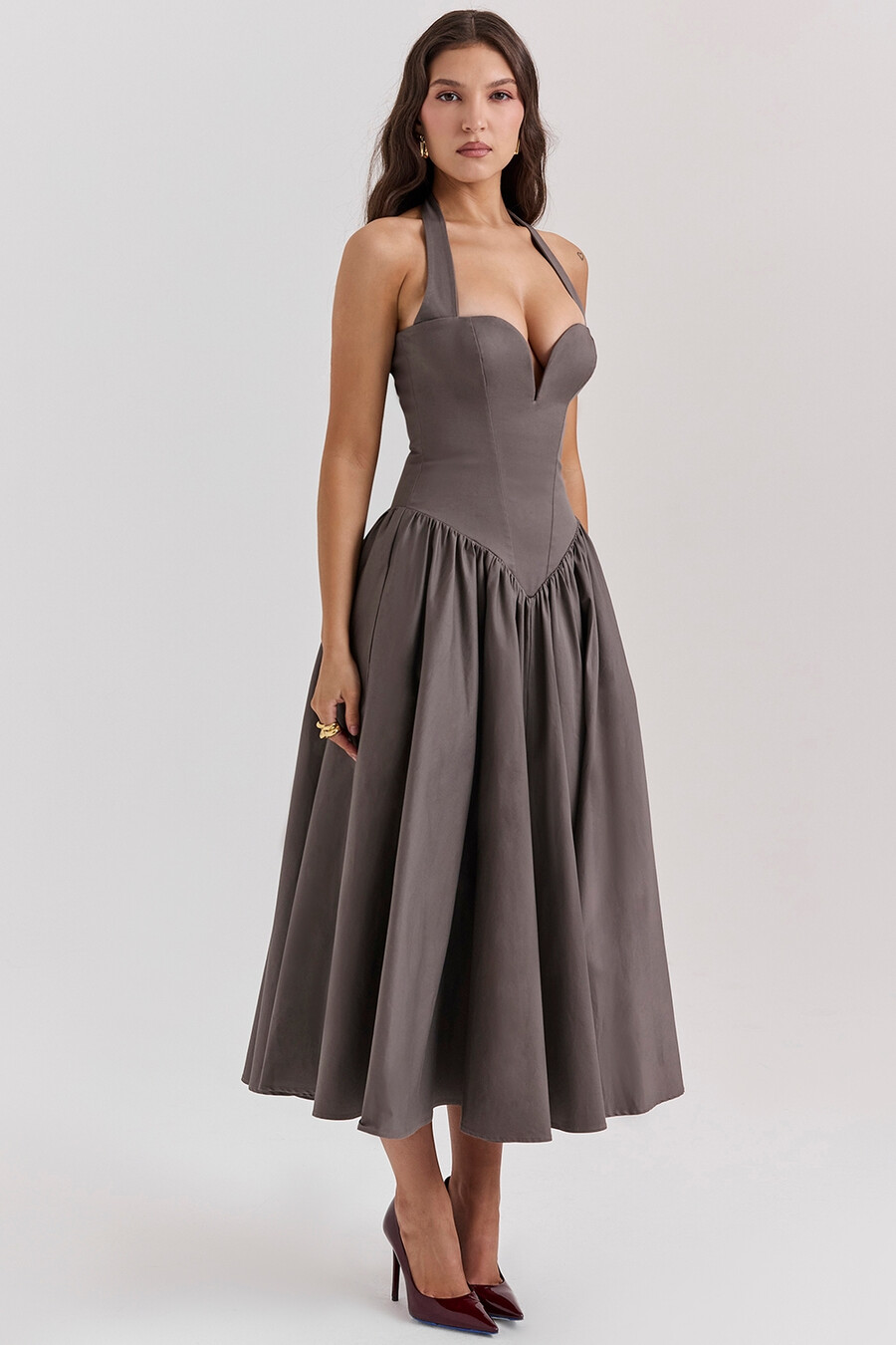 rauchfarbenes halter-midikleid
