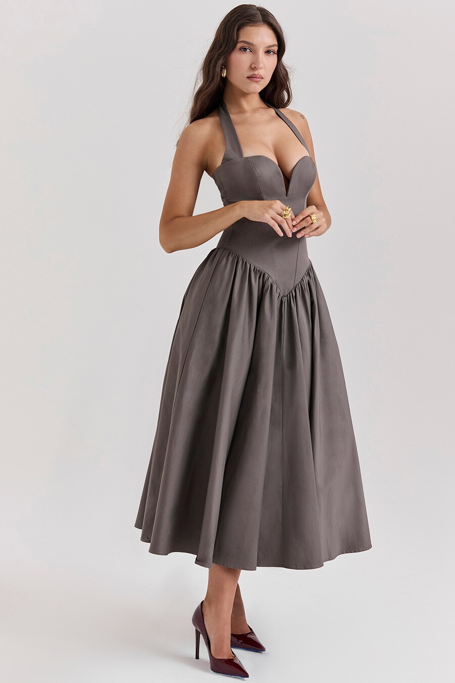 rauchfarbenes halter-midikleid
