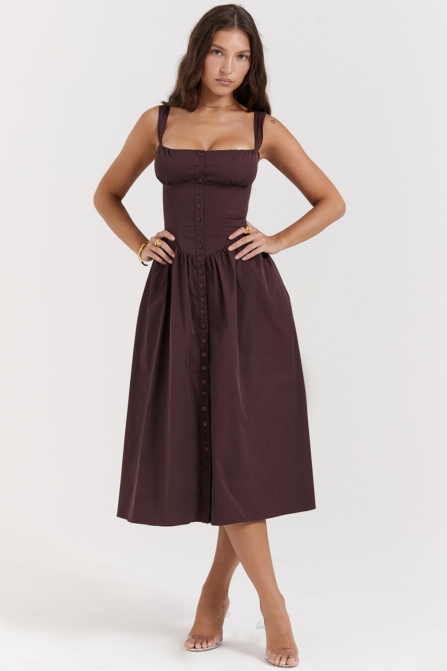 dunkelbraunes midi-sommerkleid