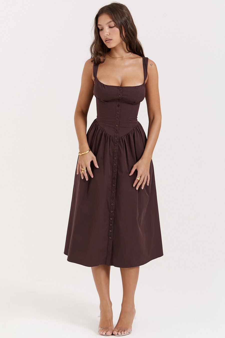 dunkelbraunes midi-sommerkleid
