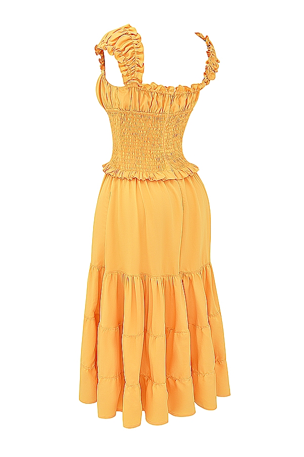 mandarinenfarbenes gerafftes sommerkleid