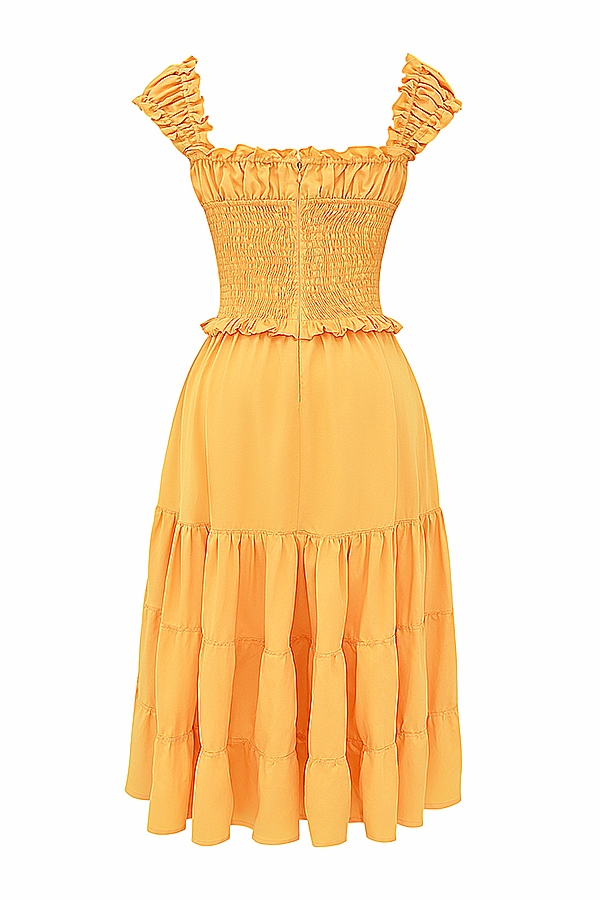 mandarinenfarbenes gerafftes sommerkleid