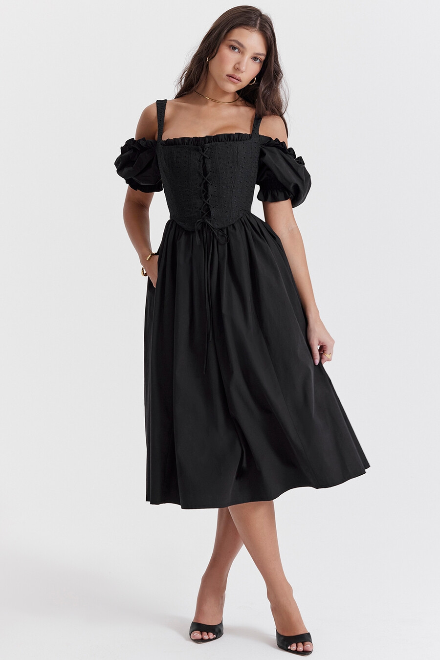 schwarzes midi-sommerkleid mit puffärmeln