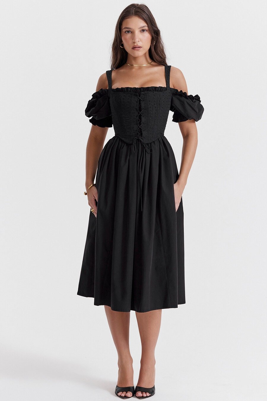 schwarzes midi-sommerkleid mit puffärmeln