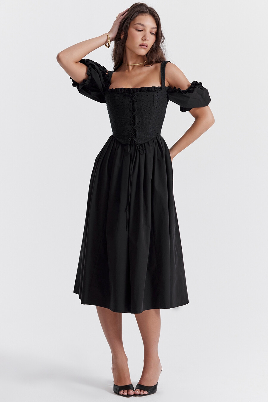 schwarzes midi-sommerkleid mit puffärmeln