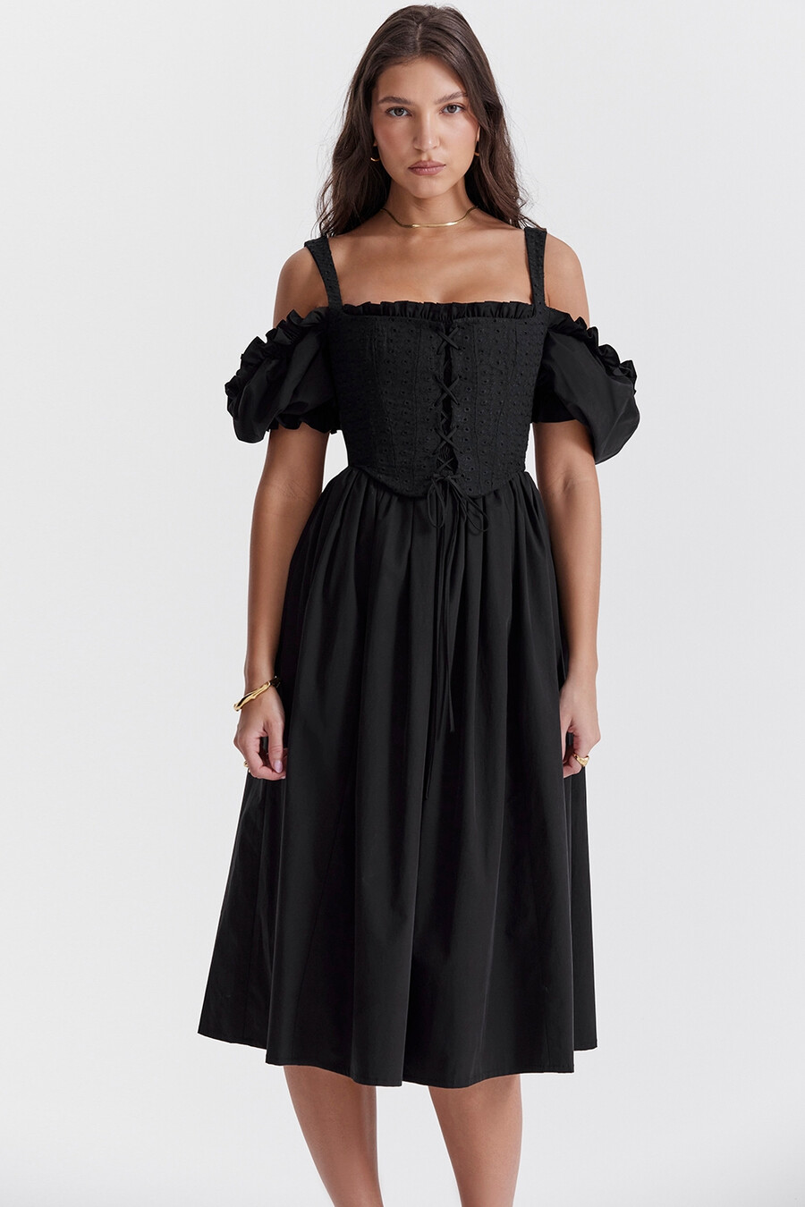 schwarzes midi-sommerkleid mit puffärmeln