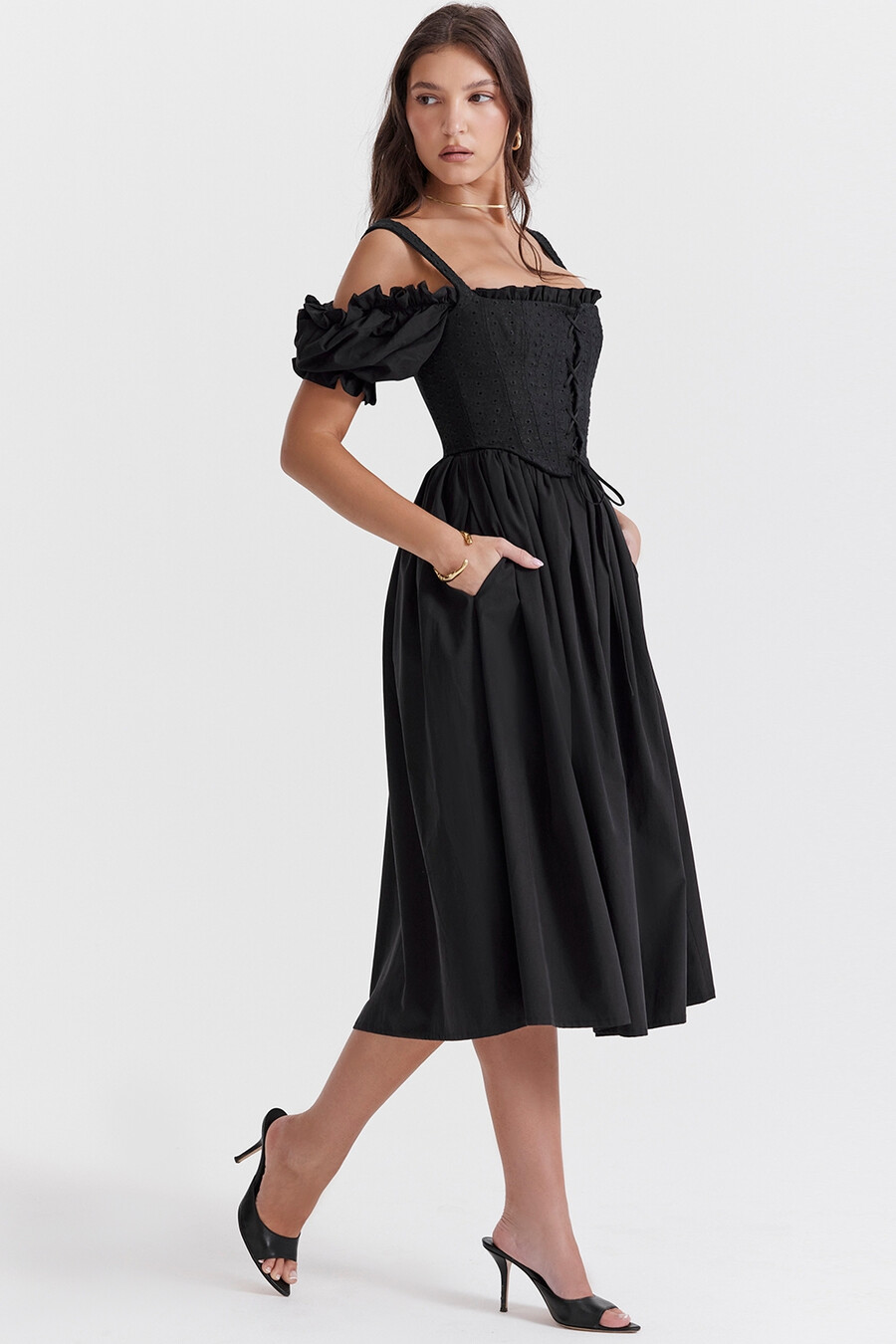 schwarzes midi-sommerkleid mit puffärmeln