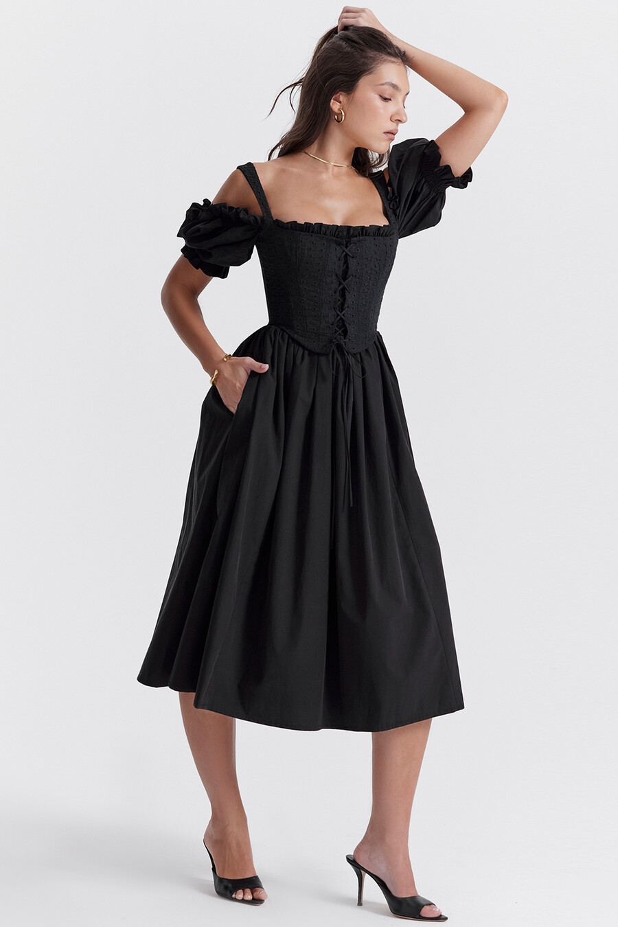 schwarzes midi-sommerkleid mit puffärmeln