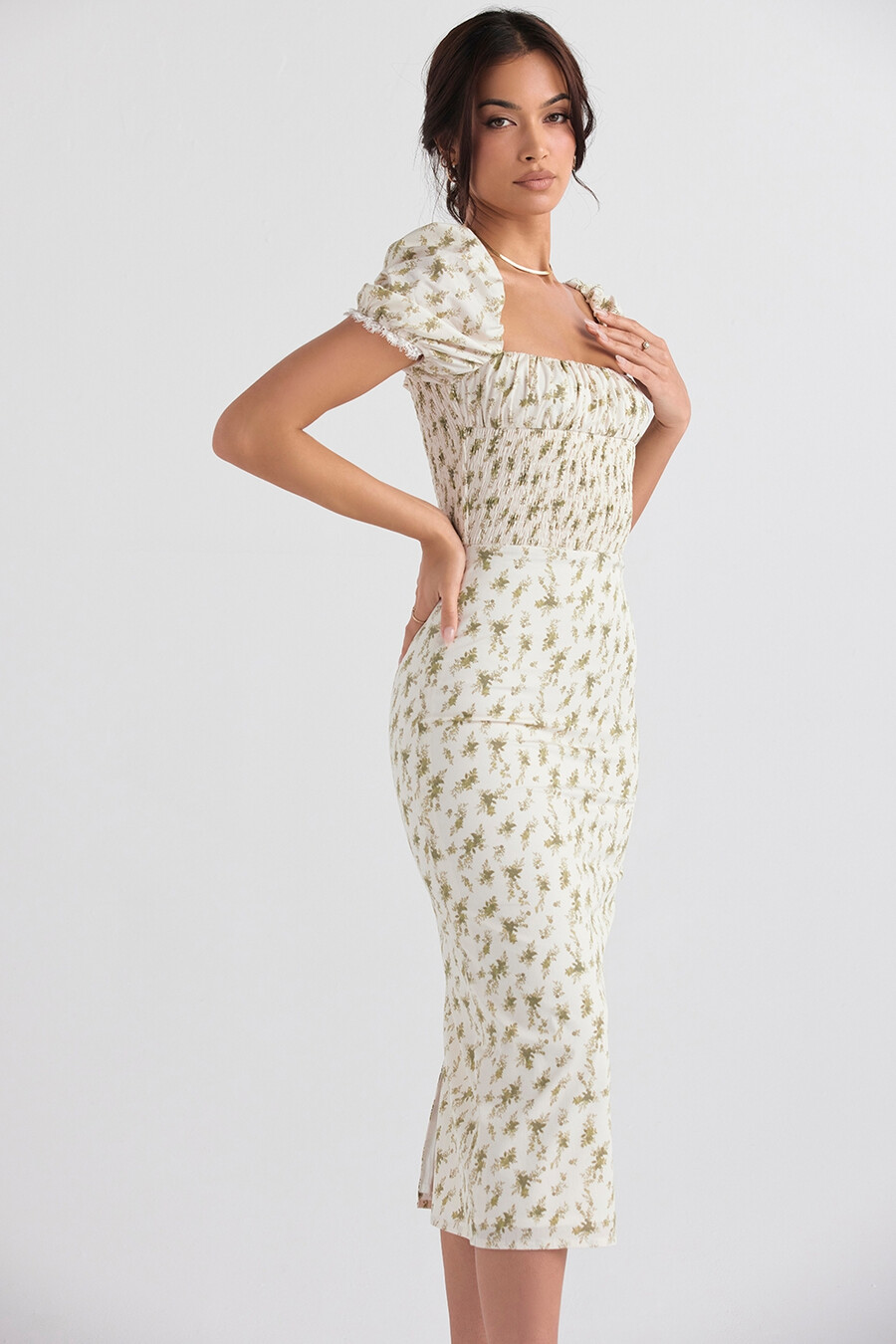 sommerkleid mit gartenmuster und raffung
