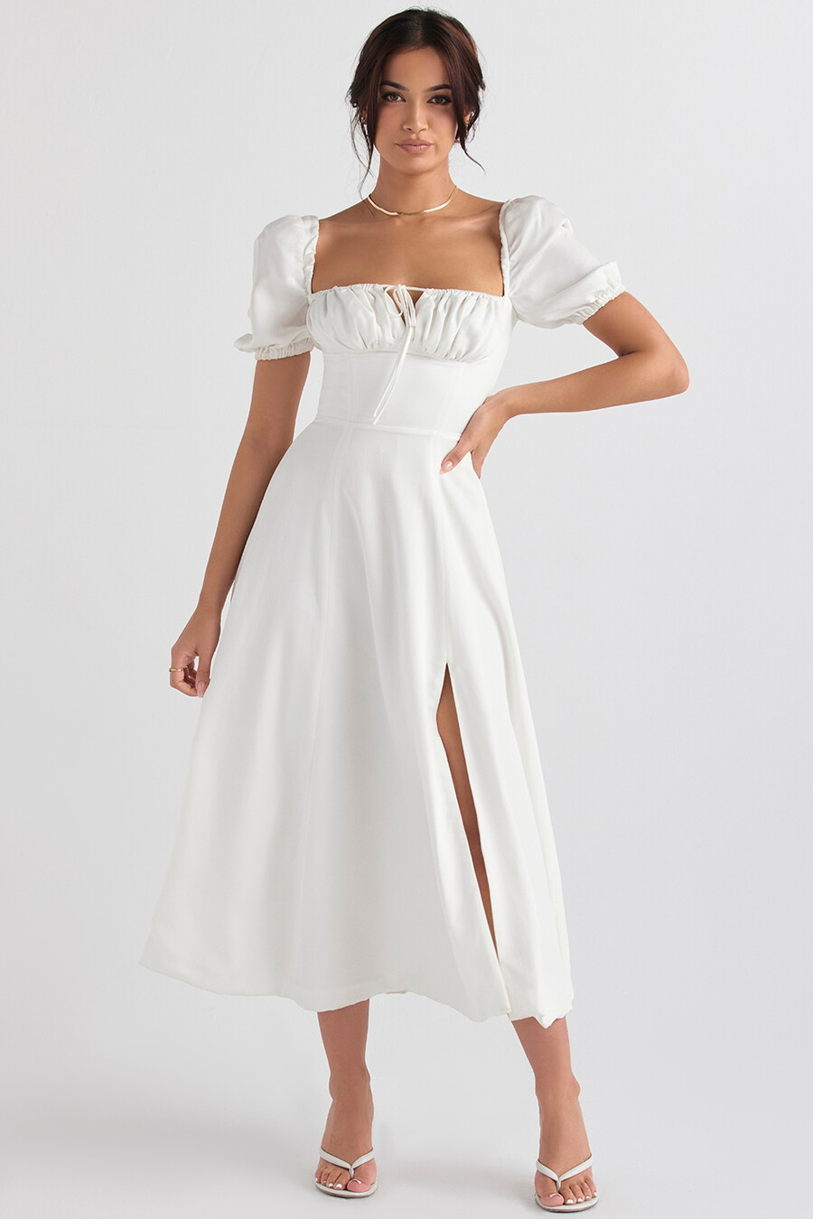 weißes midi-sommerkleid mit puffärmeln