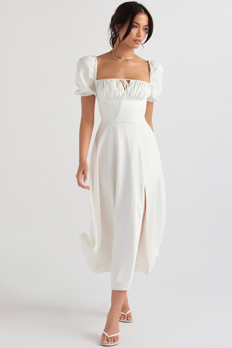 weißes midi-sommerkleid mit puffärmeln