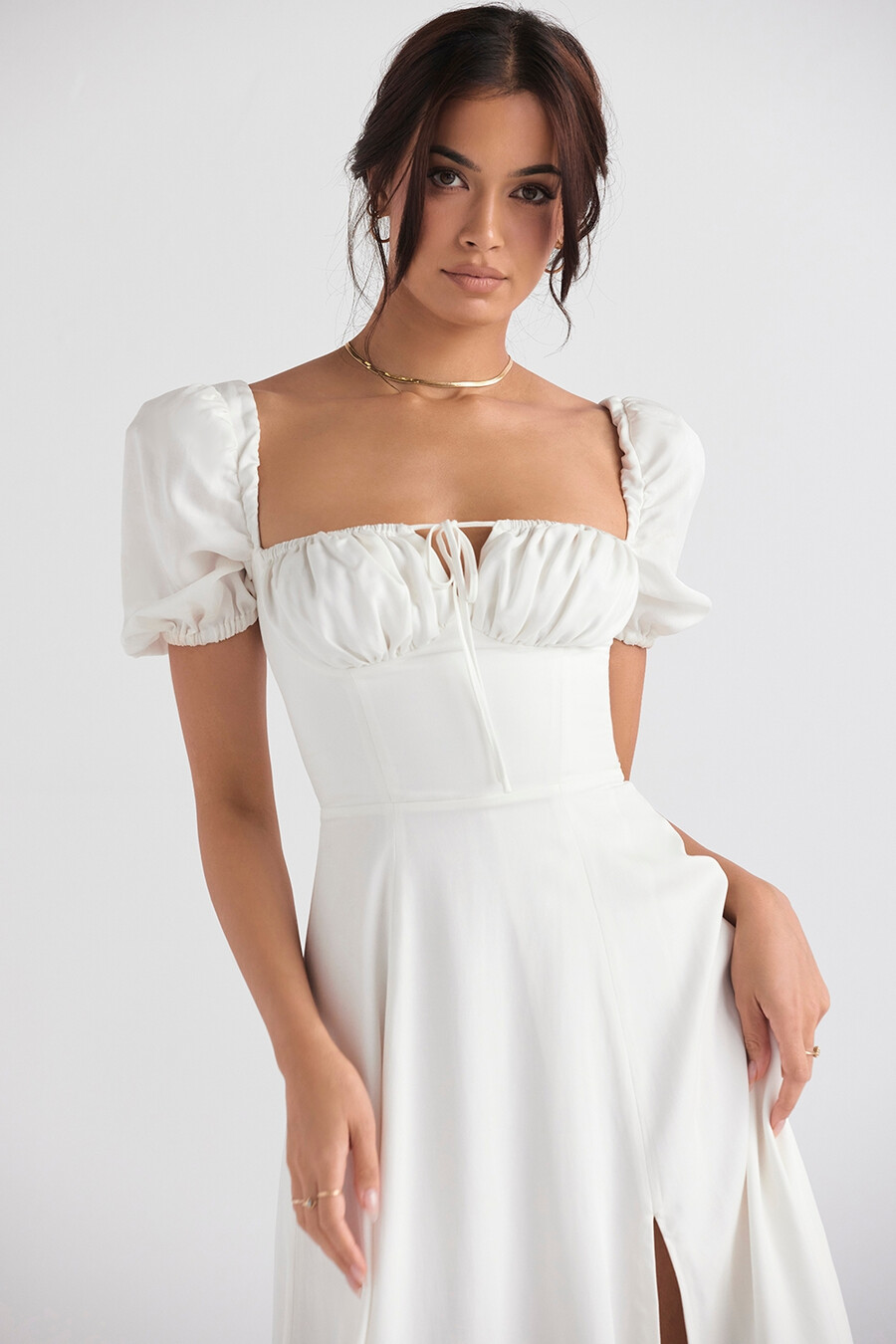weißes midi-sommerkleid mit puffärmeln