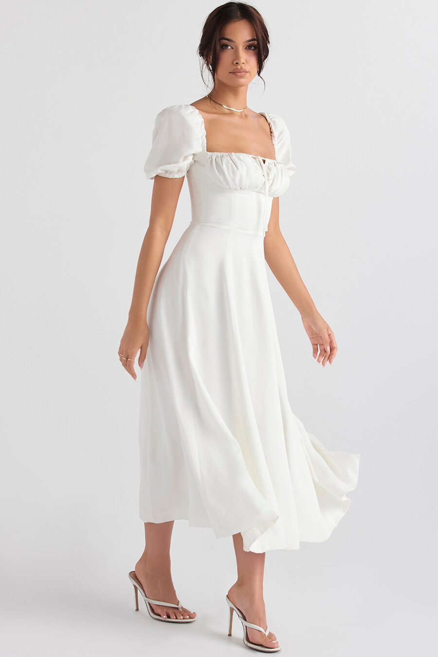 weißes midi-sommerkleid mit puffärmeln