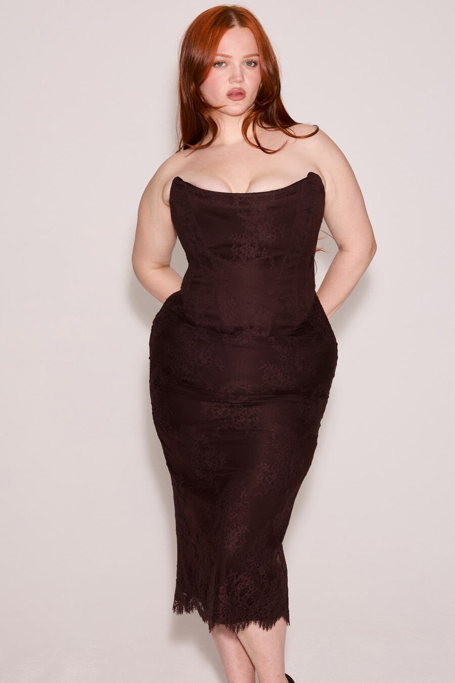 midikleid bolero aus spitze mit korsettmuster in bitterschokoladenbraun