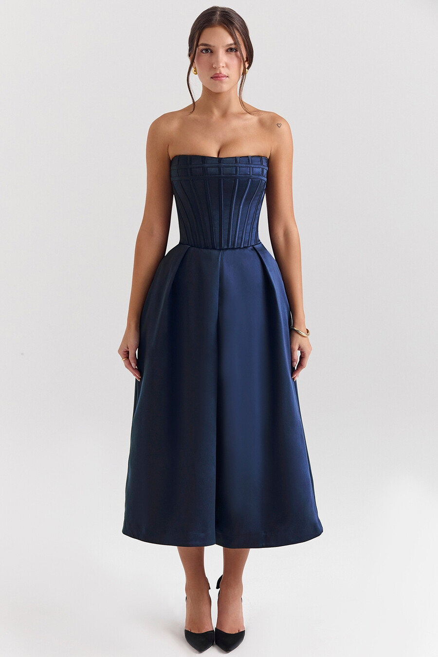 mitternachtsblaues trägerloses midikleid mit abnehmbarer schleife