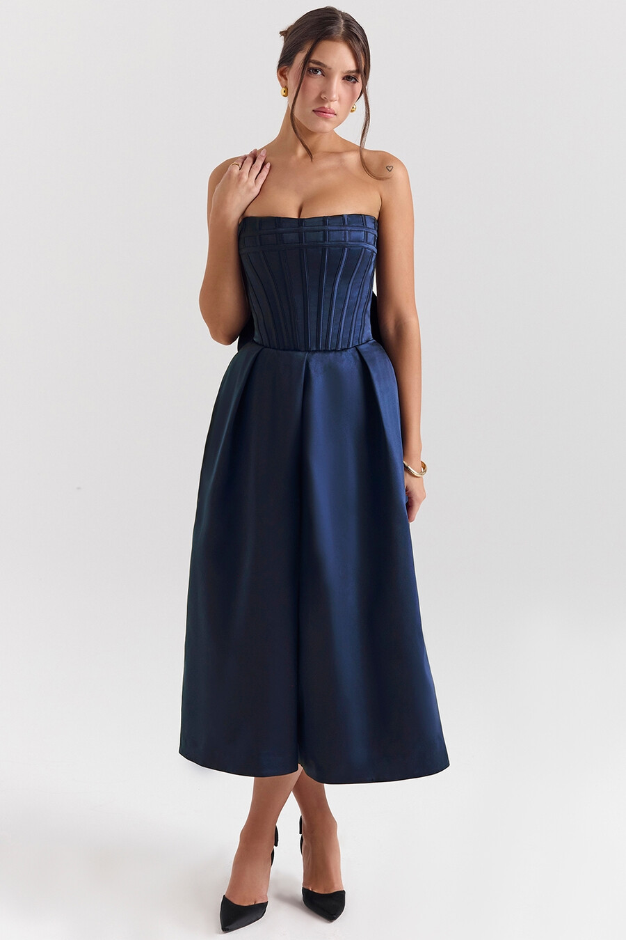 mitternachtsblaues trägerloses midikleid mit abnehmbarer schleife