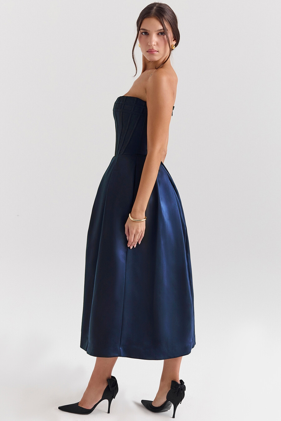 mitternachtsblaues trägerloses midikleid mit abnehmbarer schleife