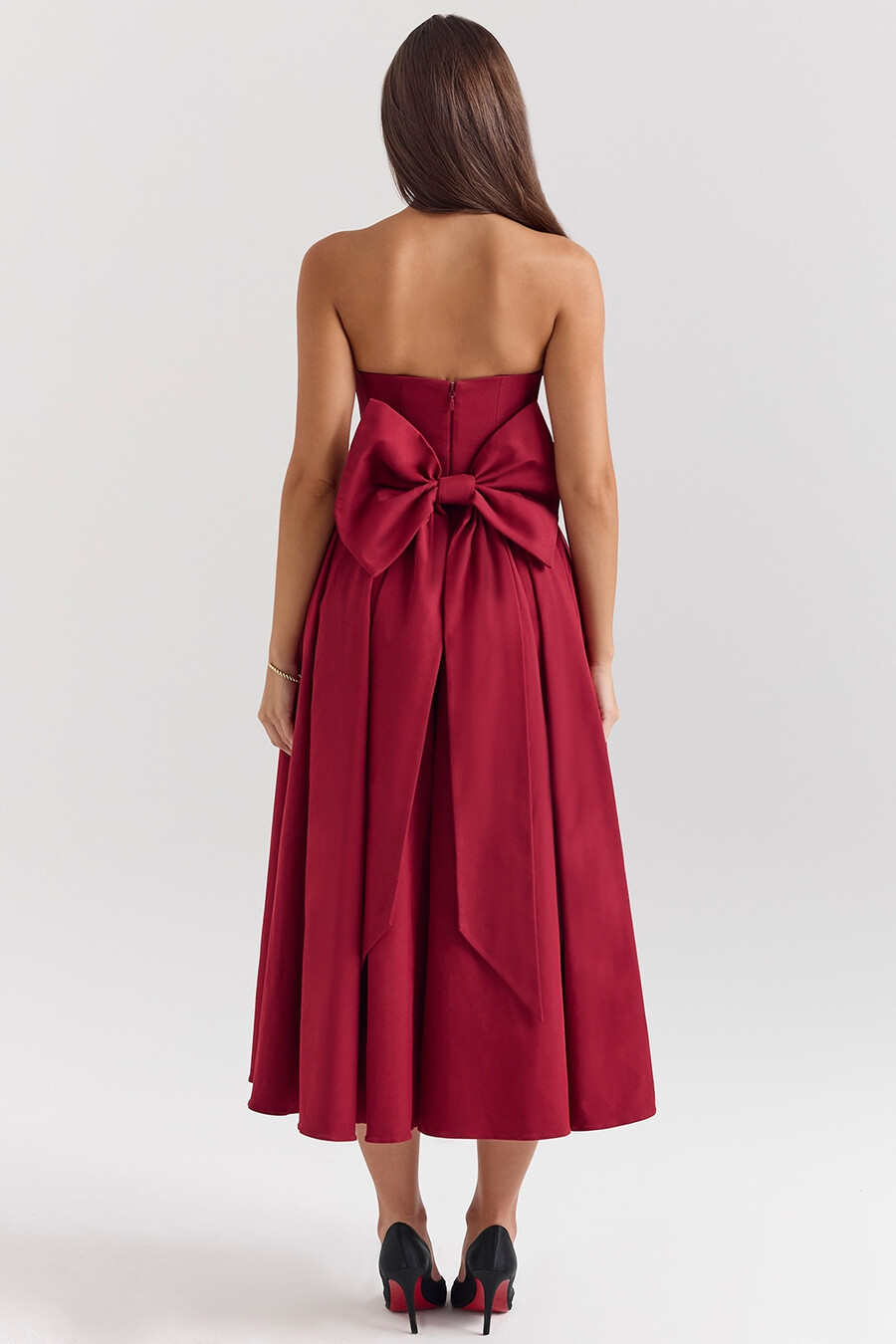 beerenfarbenes trägerloses midikleid mit abnehmbarer schleife