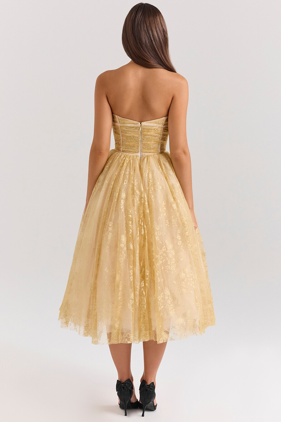 goldfarbenes metallisch schimmerndes midi-kleid aus spitze und tüll