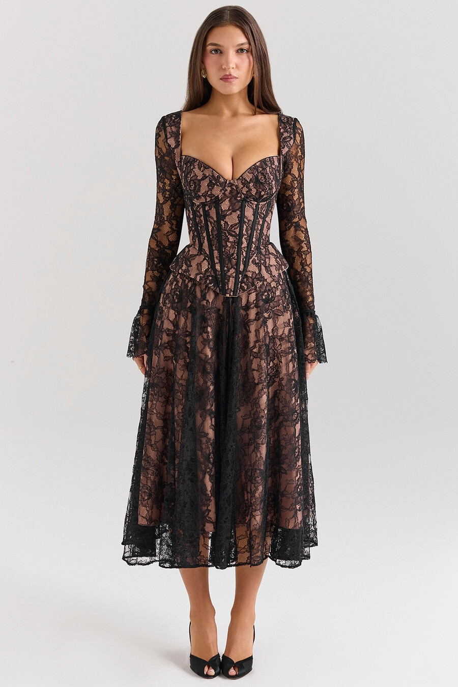 schwarzes midikleid aus spitze mit korsettmuster