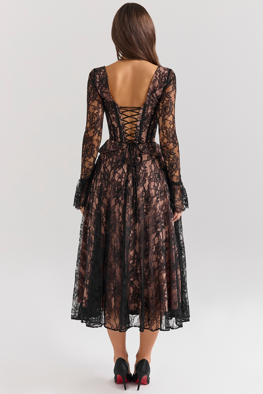 schwarzes midikleid aus spitze mit korsettmuster