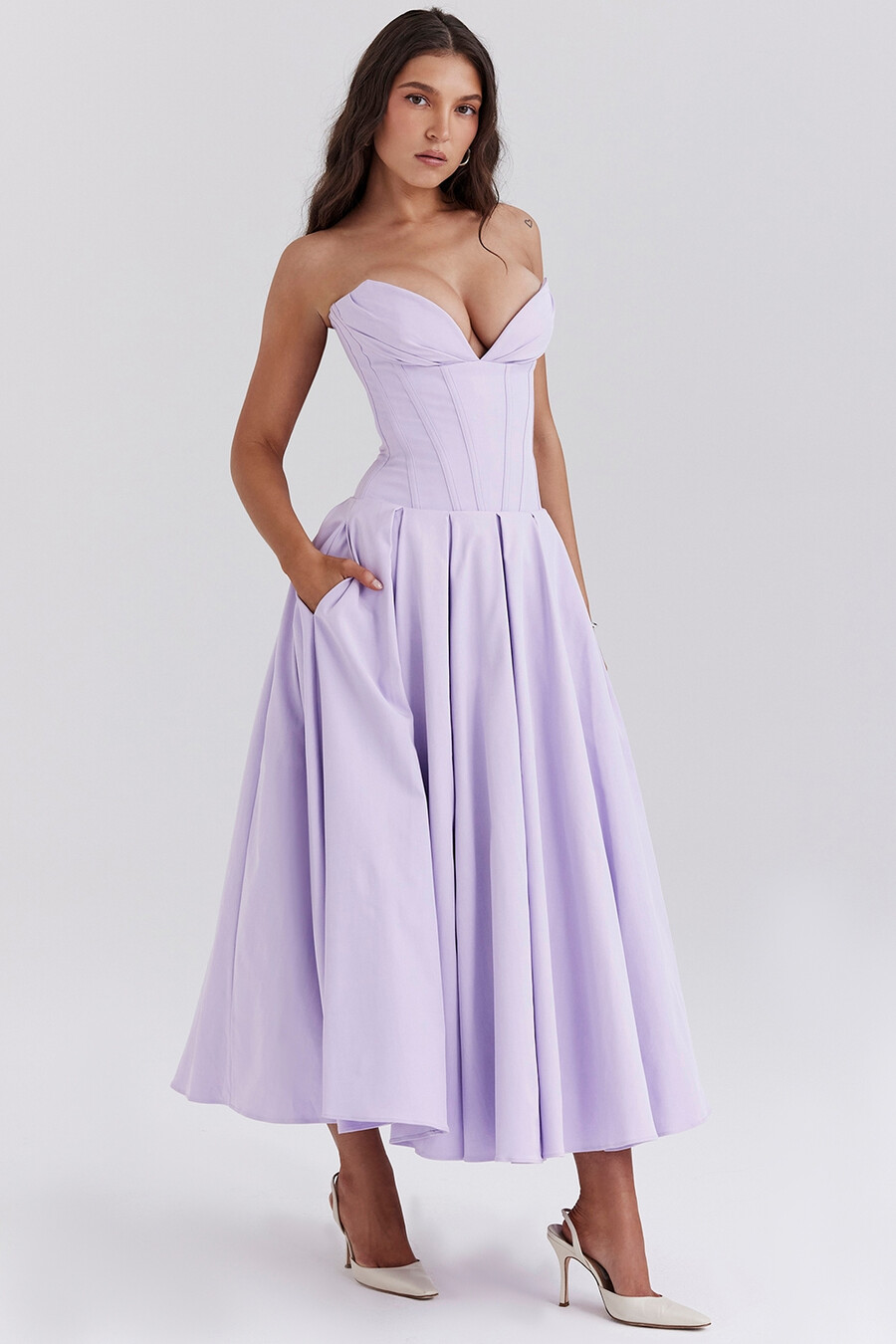 orchideenfarbenes trägerloses midikleid aus twill und tüll