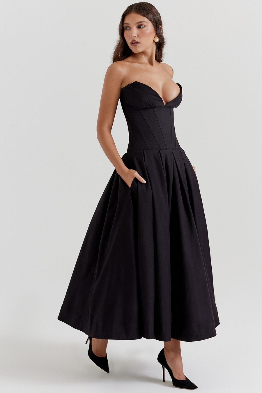 schwarzes trägerloses midikleid