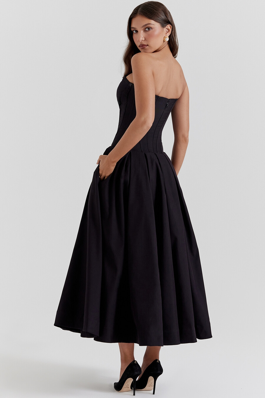 schwarzes trägerloses midikleid
