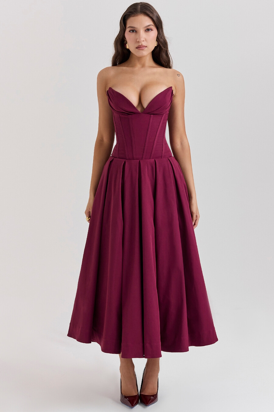 weinrotes trägerloses midikleid