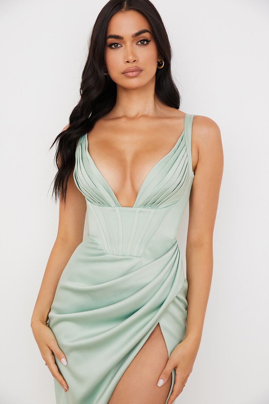 pistazienfarbenes satin-korsett-midikleid