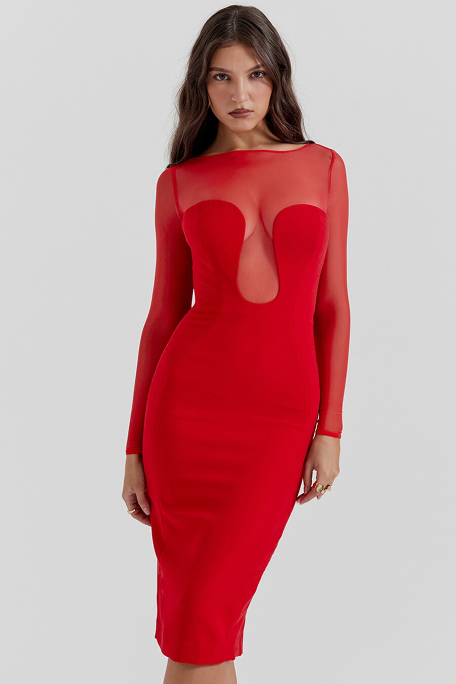 scharlachrotes midikleid mit tiefem ausschnitt