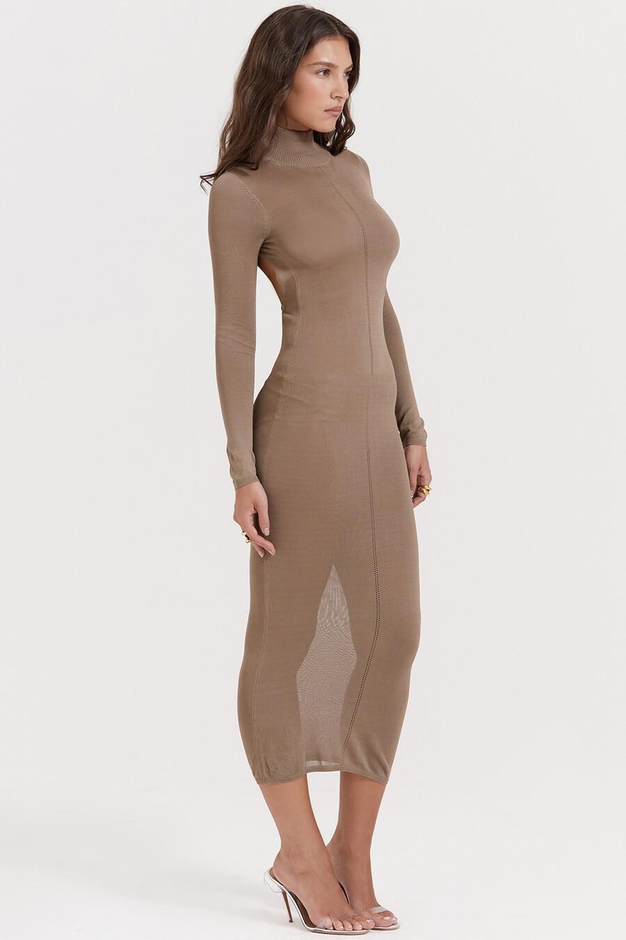 beigefarbenes strick-midikleid