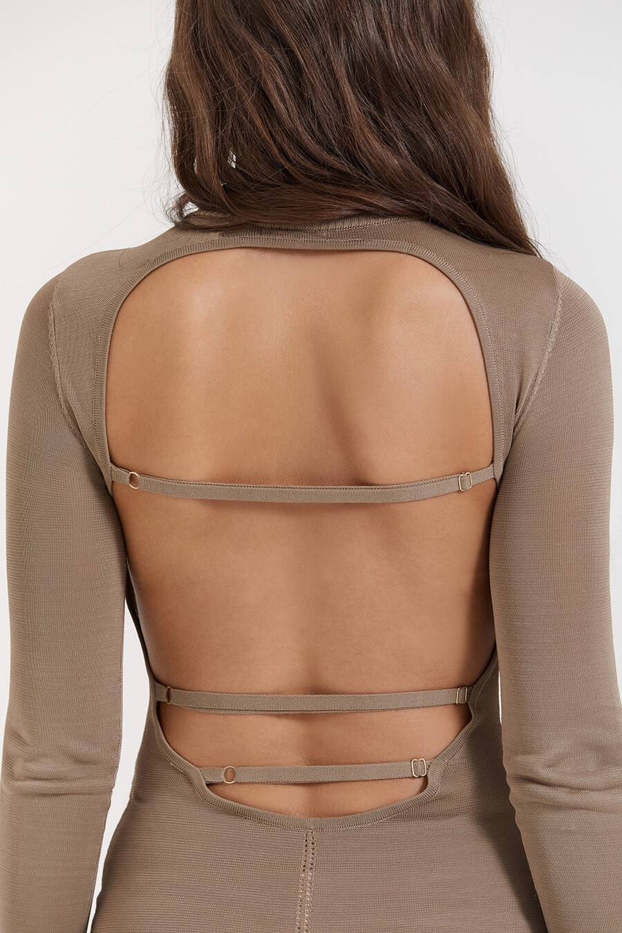 beigefarbenes strick-midikleid
