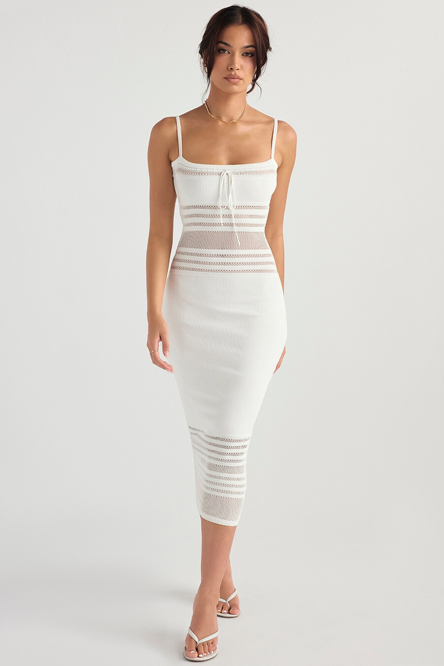 elfenbeinfarbenes zartes strick-midikleid