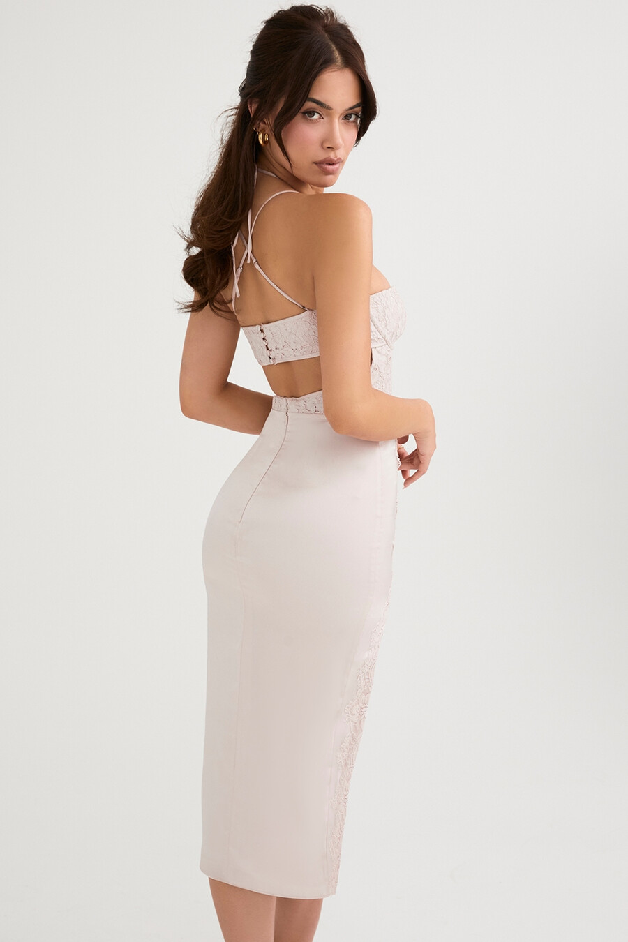 midikleid aus kristall-satin und spitze