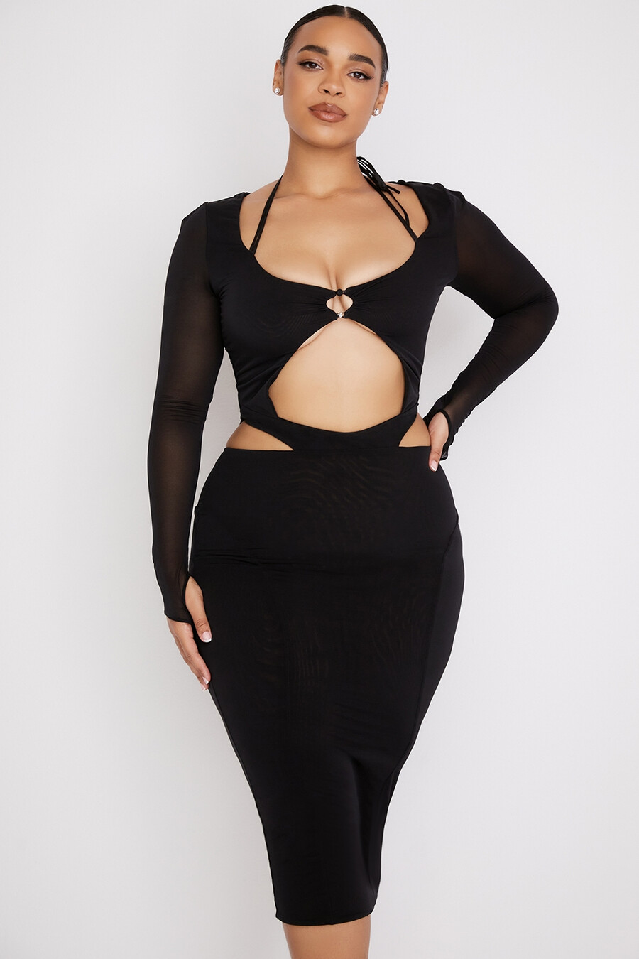 schwarzes midikleid mit cut-outs