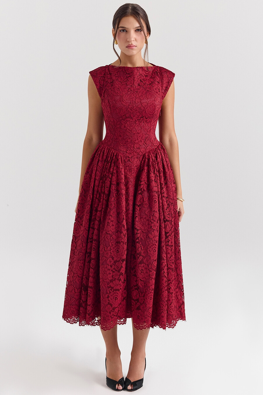 beerenfarbenes rückenfreies midikleid aus spitze