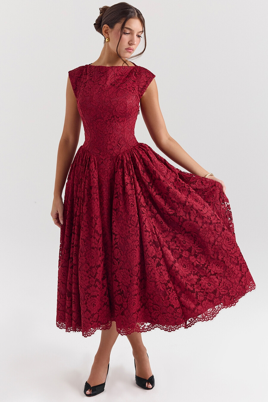 beerenfarbenes rückenfreies midikleid aus spitze