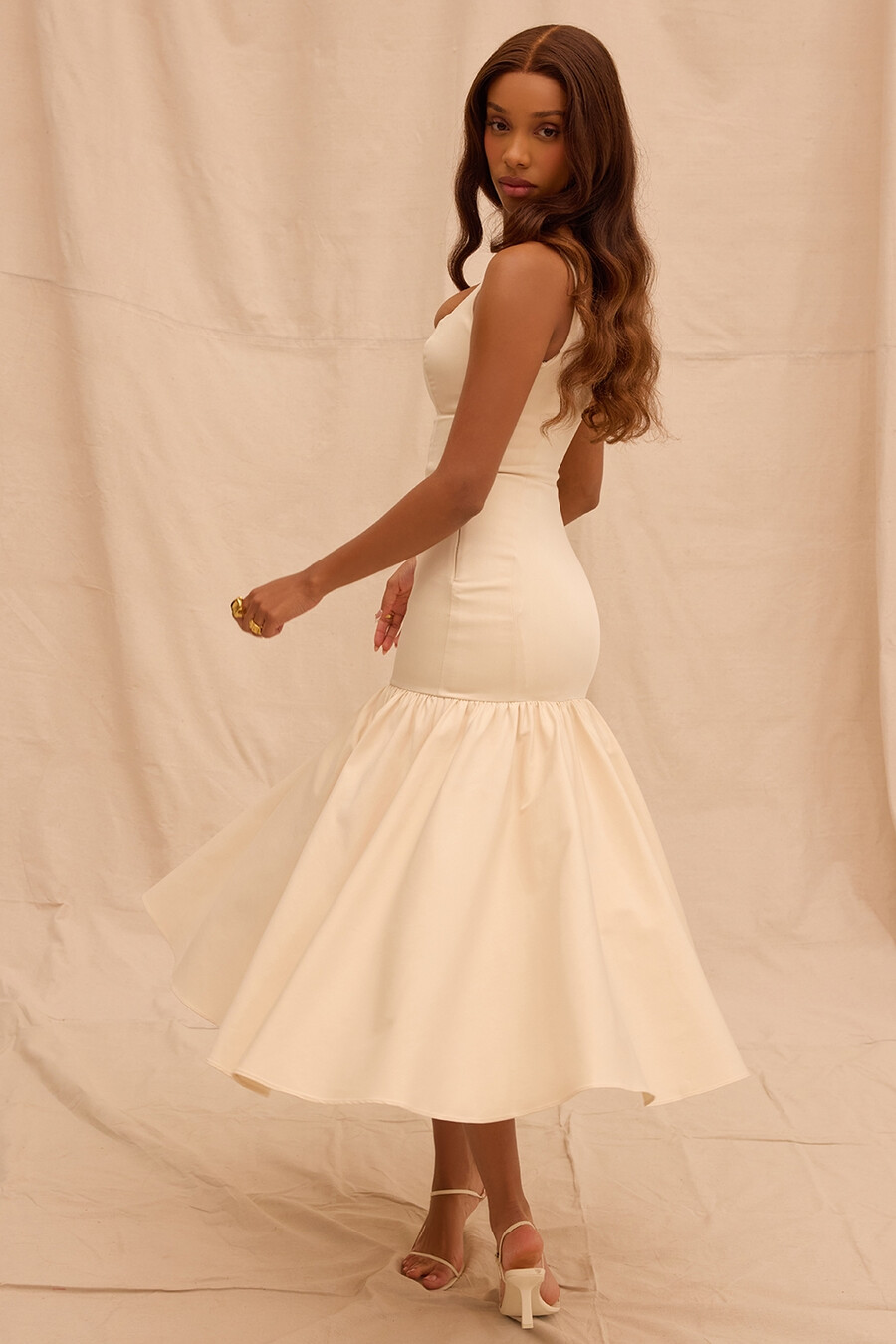vintage-creme-midikleid mit tiefer taille