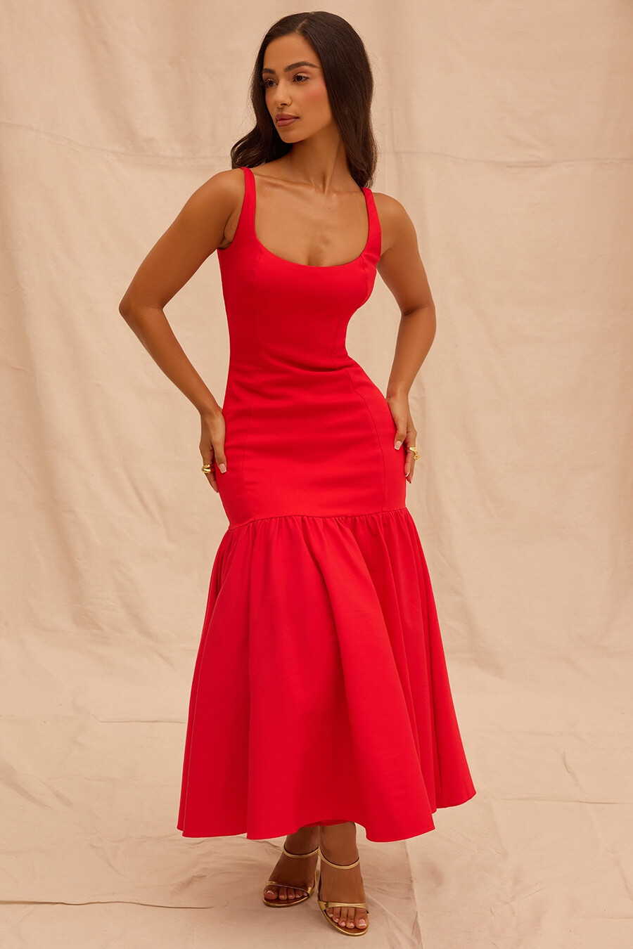 scharlachrotes midikleid mit tiefer taille
