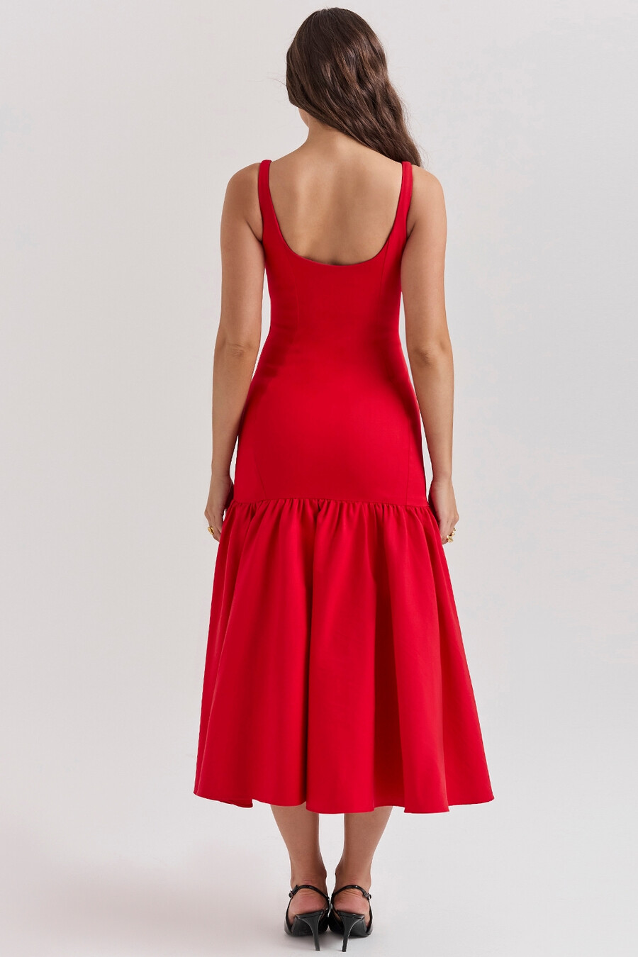 scharlachrotes midikleid mit tiefer taille