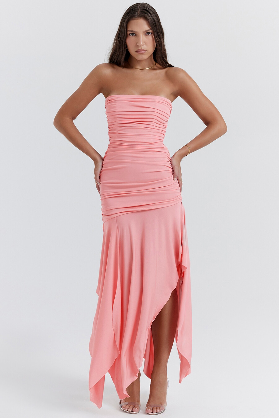 aprikosenfarbenes asymmetrisches kleid mit raffungen