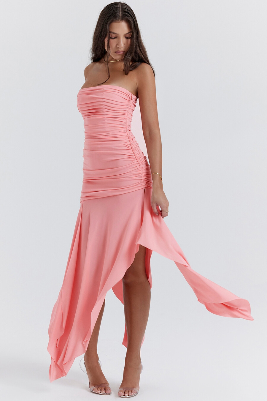 aprikosenfarbenes asymmetrisches kleid mit raffungen