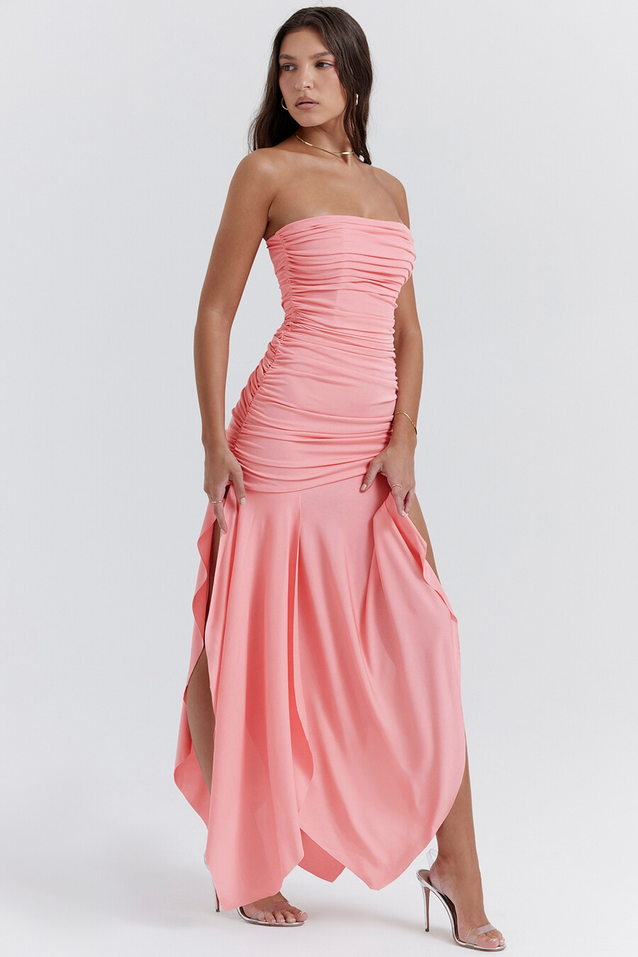 aprikosenfarbenes asymmetrisches kleid mit raffungen