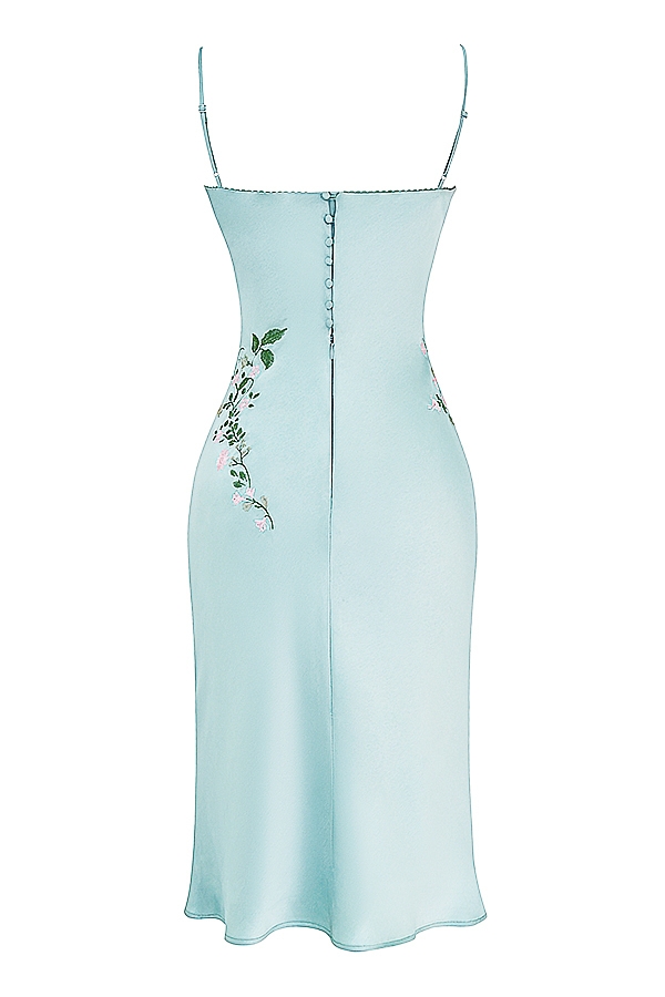 helljadefarbenes besticktes unterkleid