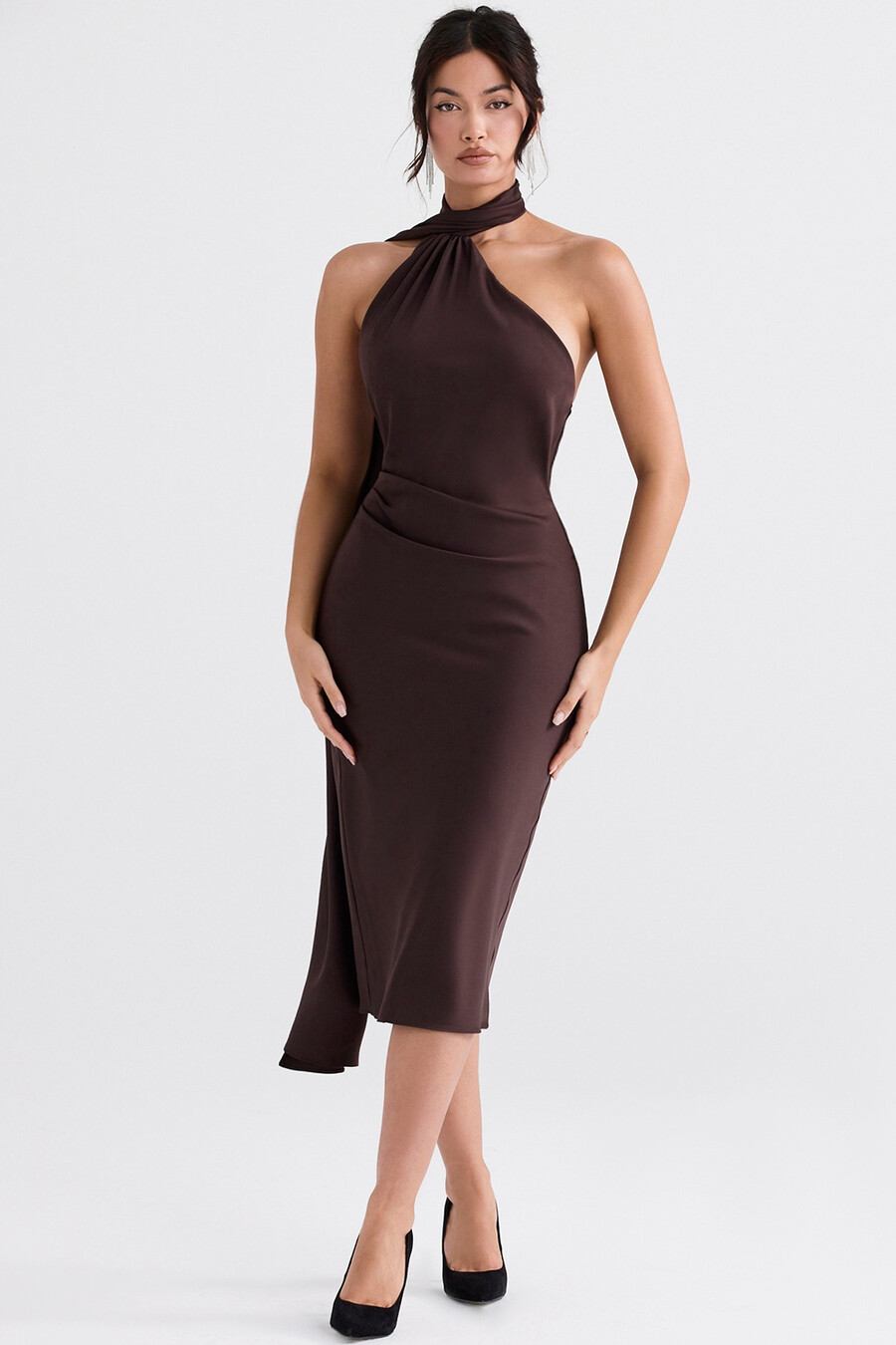schokoladenbraunes wickelkleid in midi-länge