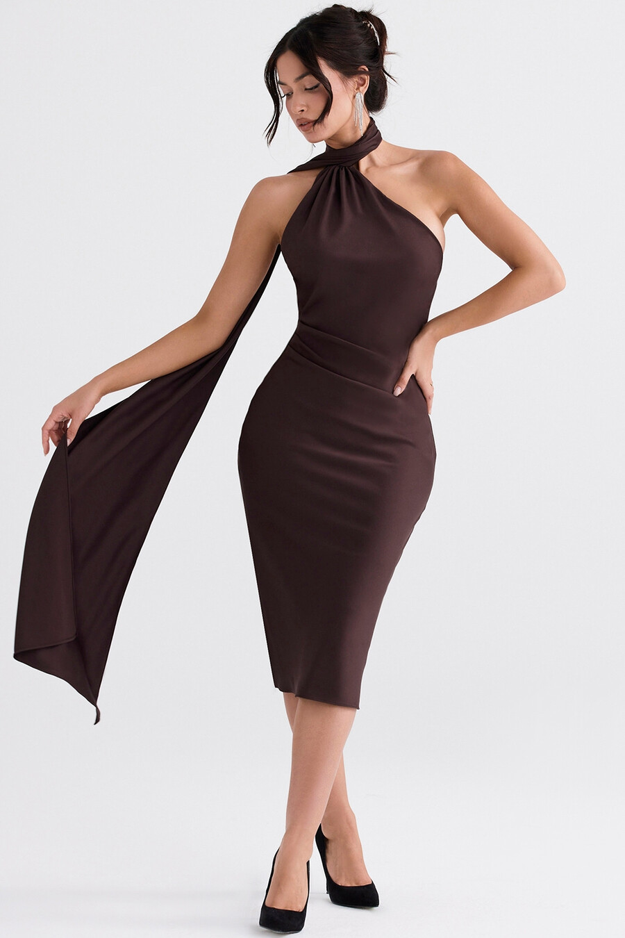 schokoladenbraunes wickelkleid in midi-länge